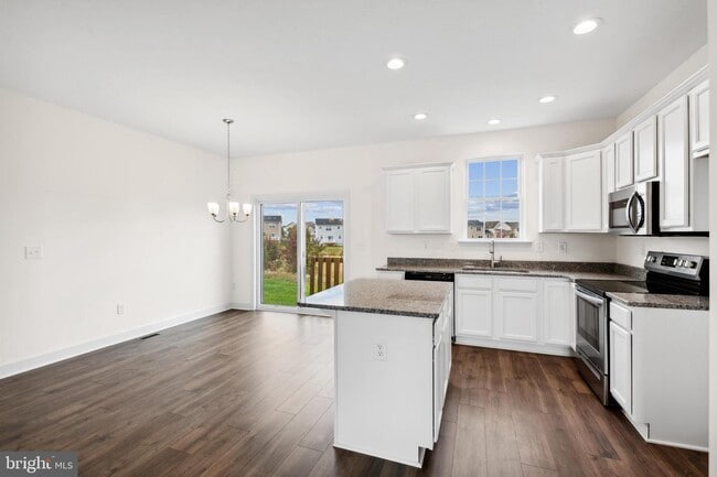 Building Photo - 3807 Castle Dr