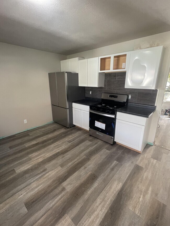 Building Photo - 1804 W 54th St