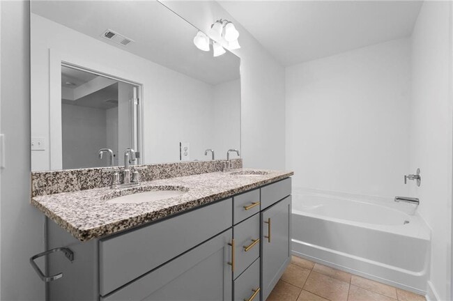 Building Photo - 1821 Edgehill Dr