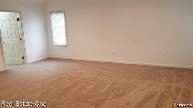 Building Photo - 4978 Somerton Dr