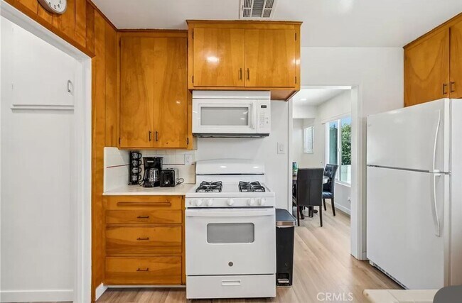 Building Photo - SFR-BIG, BRIGHT, BEAUTIFUL HOME