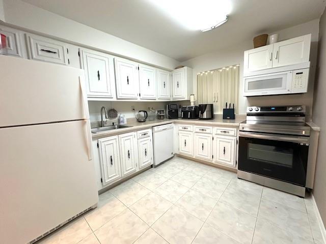 Building Photo - 800 Parkview Dr