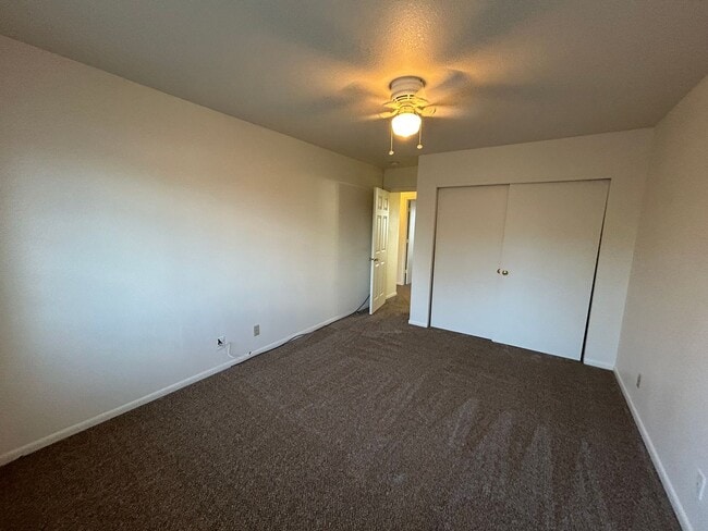 Building Photo - Discover Easy Living in This Beautifully U...