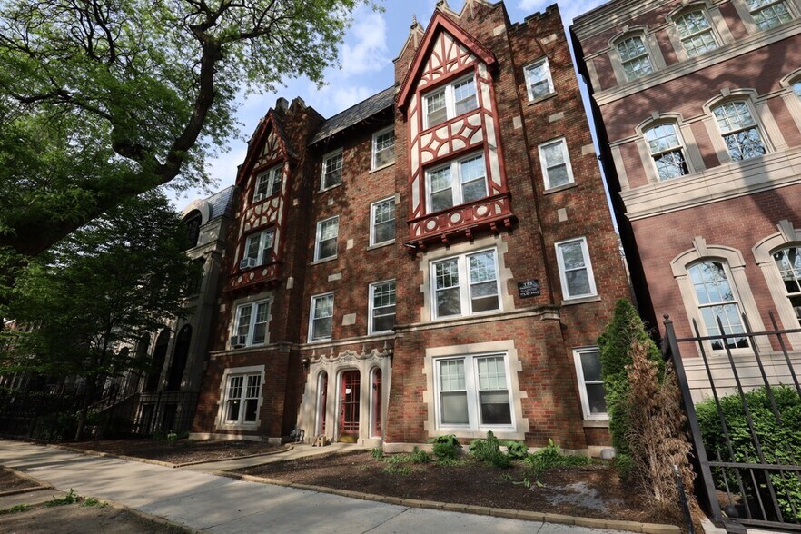 Building Photo - 2120 N Dayton St