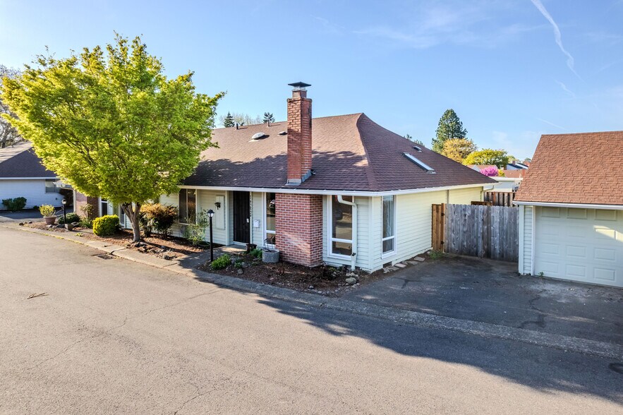 Building Photo - 14225 SW Rocklynn Pl