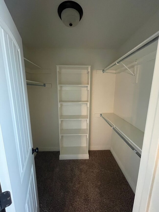 Building Photo - 405 Cherry St