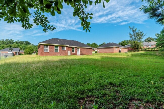 Building Photo - $1,395 - 3 bed/2 bath house for rent, fully renovated!