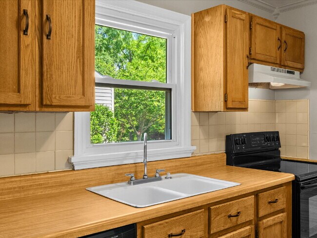 Building Photo - 7602 Woodman Rd