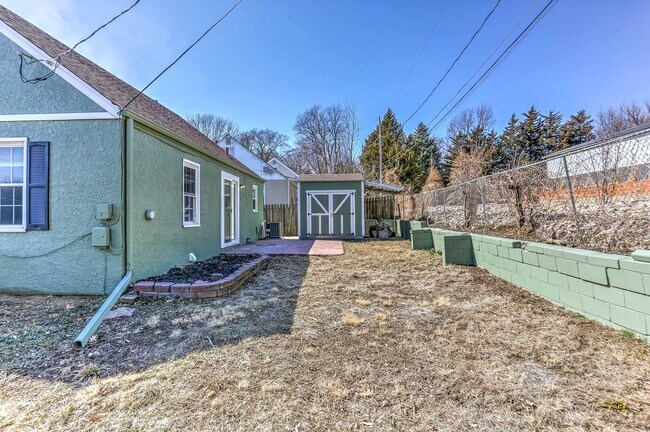 Building Photo - Amazing Aksarben Home