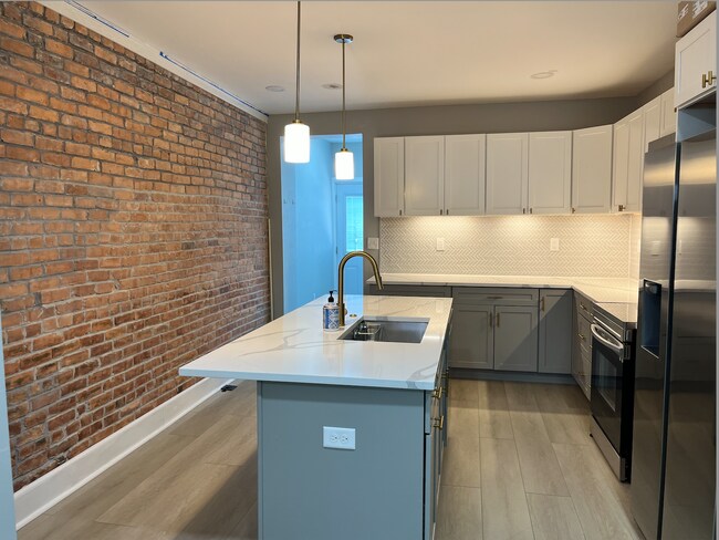 kitchen island - 260 S Highland Ave
