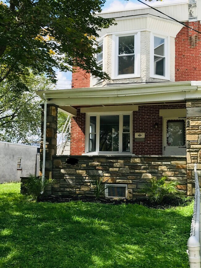 Building Photo - 323 Brighton Terrace