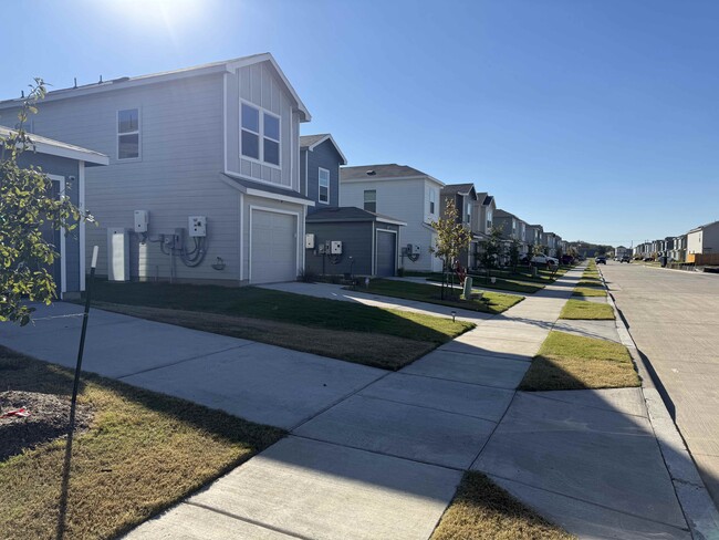 Building Photo - 807 Sandhill Crane Ln