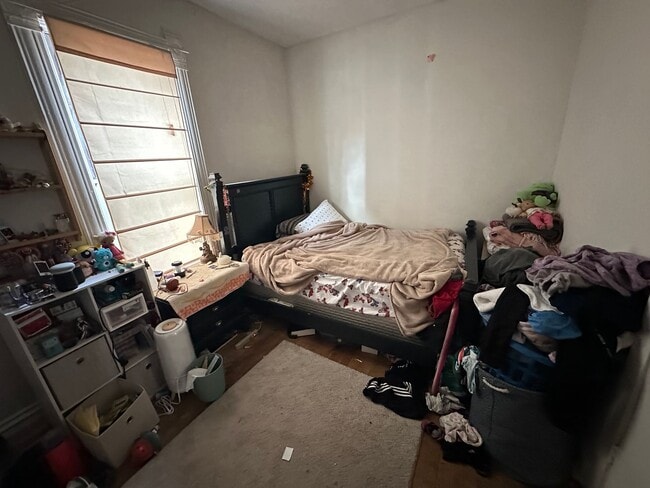 Building Photo - 924 Drake St