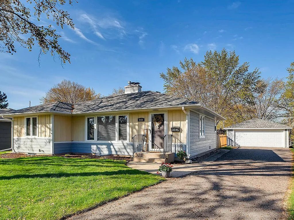 Building Photo - 2600 Aquila Ave S