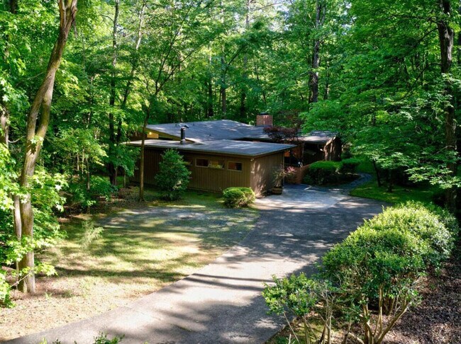 Building Photo - 603 Rock Creek Rd