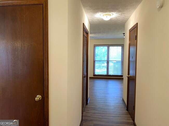 Building Photo - 1107 Booth Ct SW