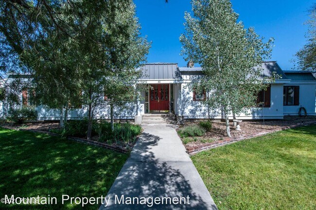 Primary Photo - 10 br, 11 bath House - Employee Housing Op...