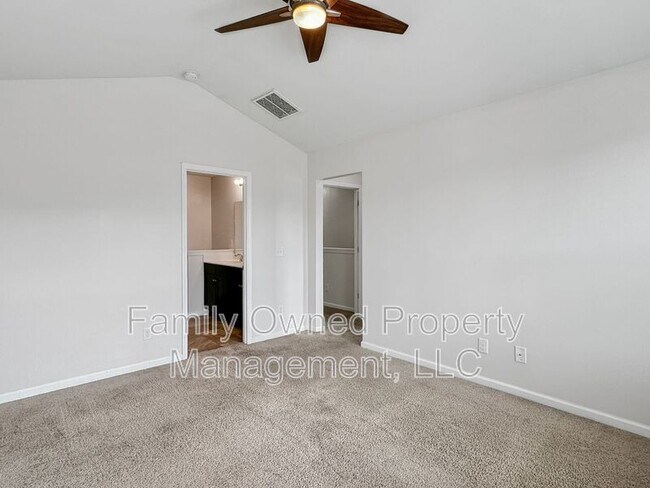 Building Photo - 133 Wild Holly Dr