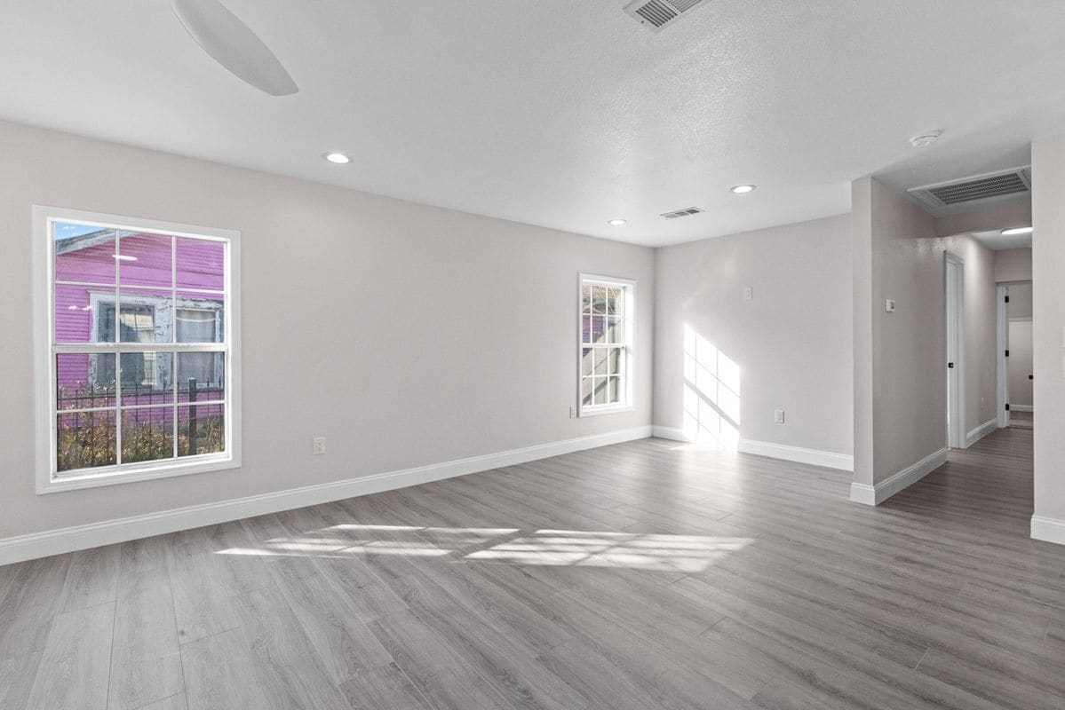 Building Photo - 2435 Sharon St