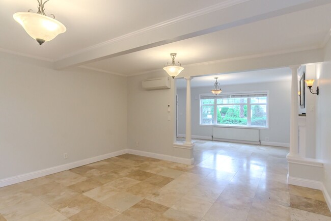 Building Photo - 3bd/1.75ba Seattle Home