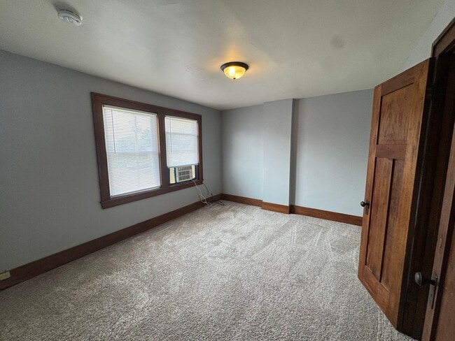 Building Photo - For Rent – Pet-Friendly 2 Bed, 1 Bath Town...