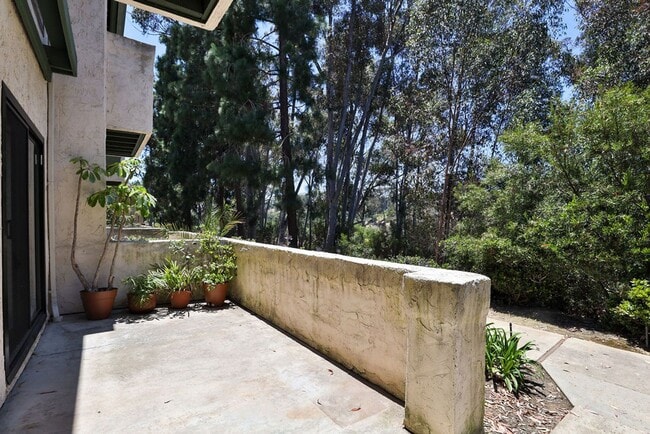 Building Photo - La Jolla Townhome with Garage & Private Deck