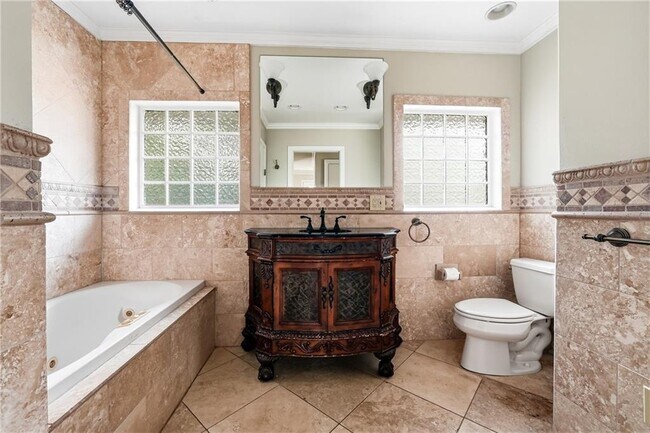 Building Photo - 1846 Fernwood Rd NW