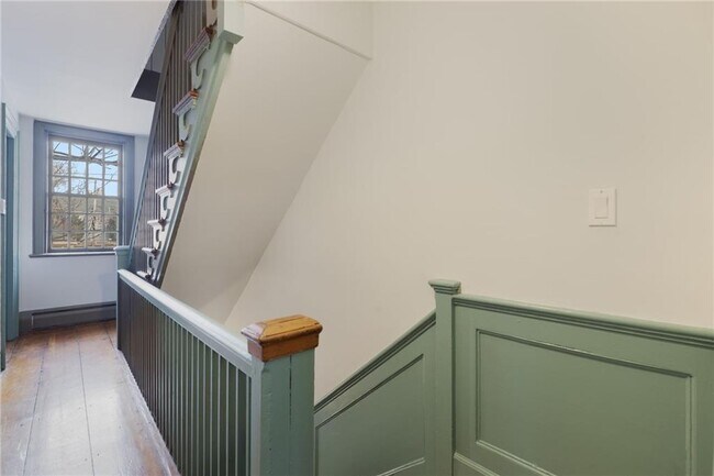 Building Photo - 73 Thames St