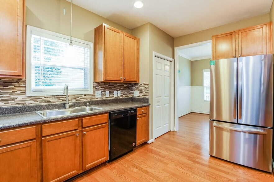 Building Photo - 146 Willowbrook Cir