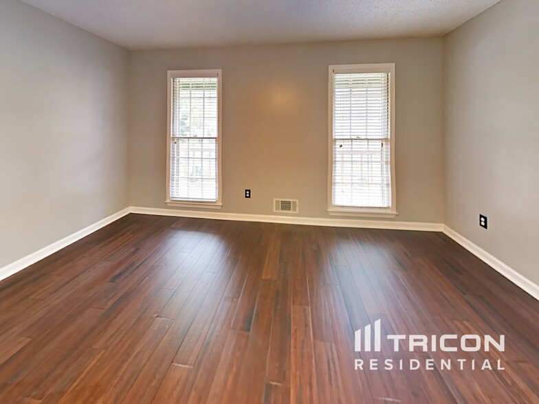 Building Photo - 579 Stratford Dr
