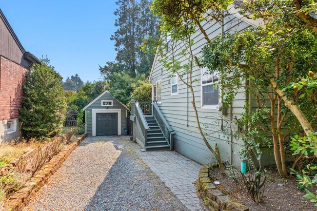 Building Photo - 6214 24th Ave NE