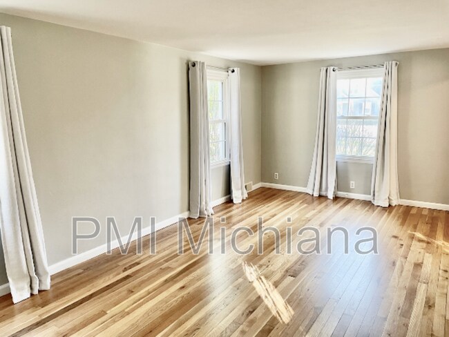 Building Photo - 1311 E Monroe St
