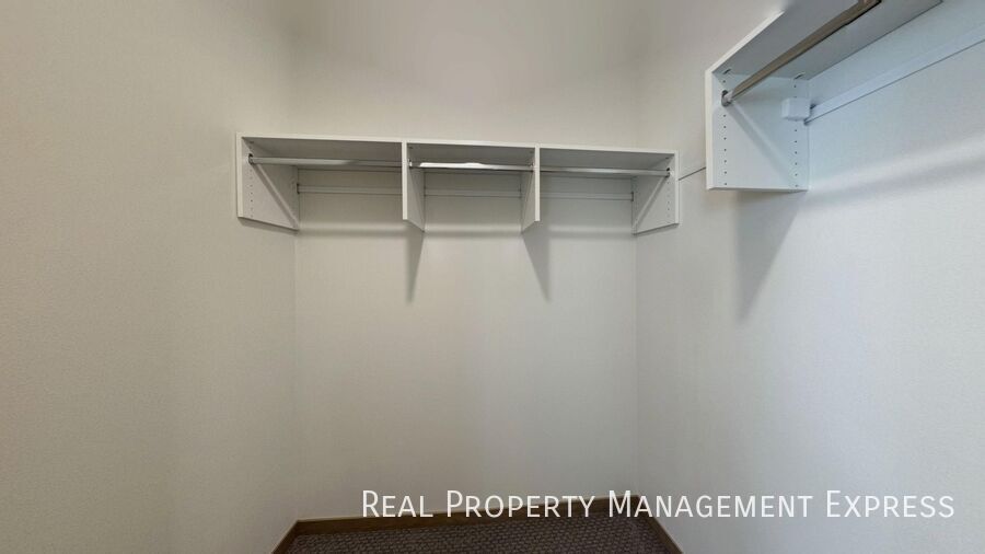 Building Photo - Modern 3 Bed, 2.5 Bath Townhome in West Sioux Falls