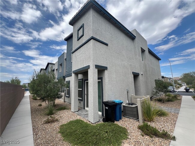Building Photo - 12743 Epperly St