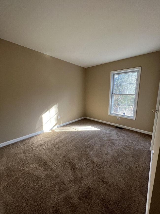 Building Photo - 21 Fort King Dr