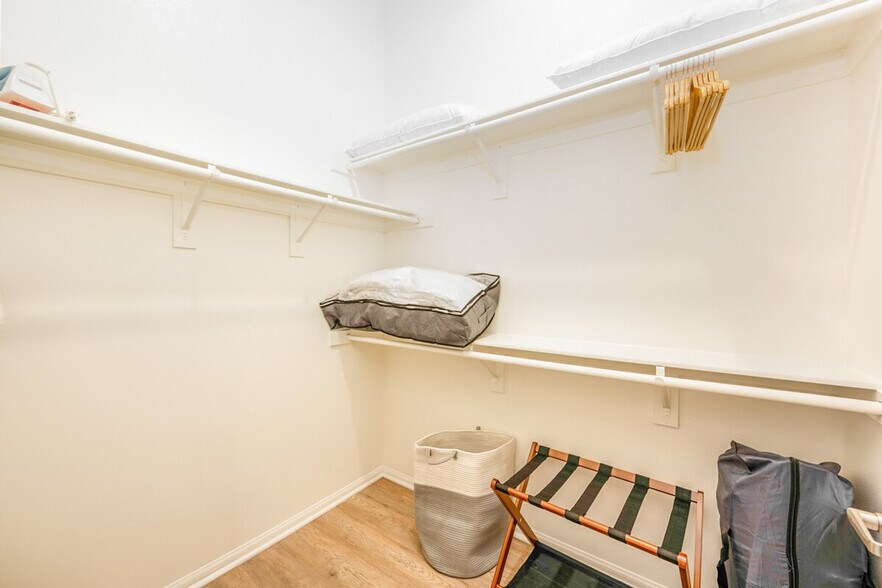 Building Photo - 3136 Meade Ave