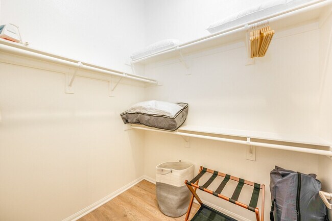 Building Photo - 3136 Meade Ave