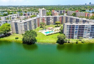 Building Photo - 1750 NE 191st St