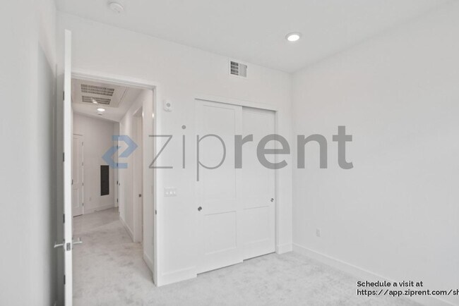 Building Photo - 308 Torrey Pine Terrace