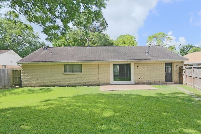 Building Photo - 5914 Arboles Dr