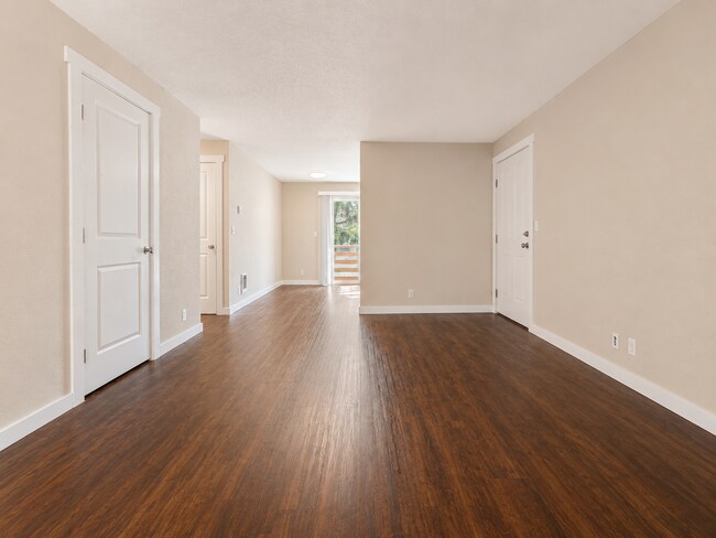 Building Photo - 310-316 S. Manzanita Court