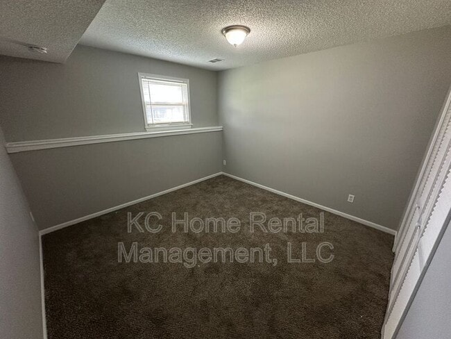Building Photo - 433 Lee Dr