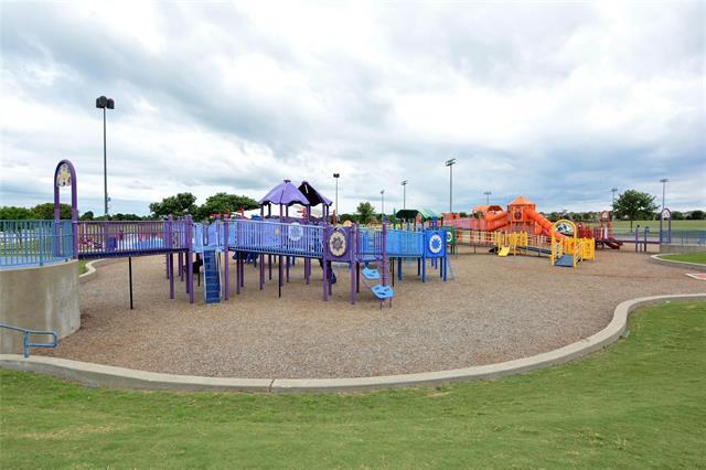 Building Photo - 817 Rushmore Dr