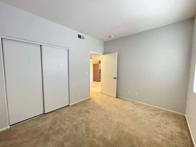 Building Photo - Cozy 2 Bedroom 2 Bathroom Condo in Gated C...