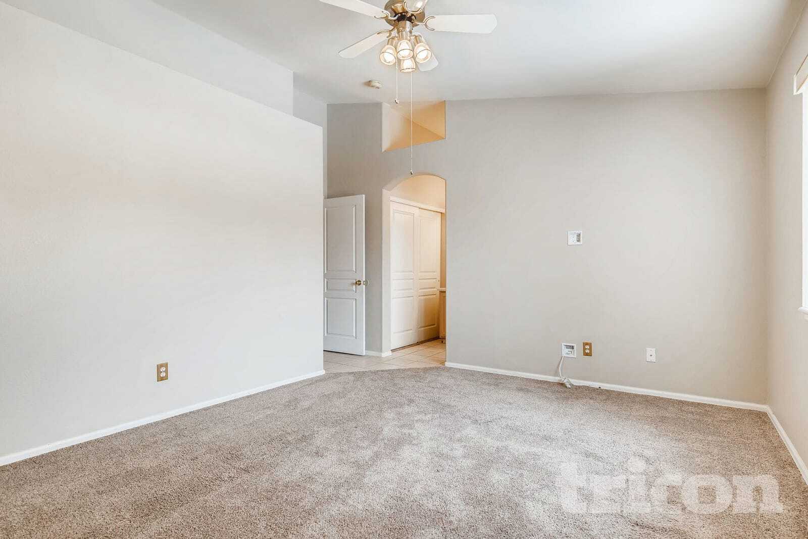 Building Photo - 633 Golden Eagle Dr