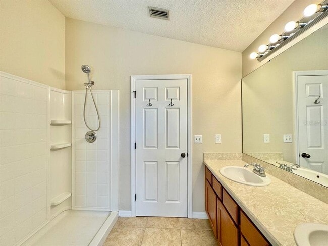 Building Photo - 6713 Breezy Palm Dr