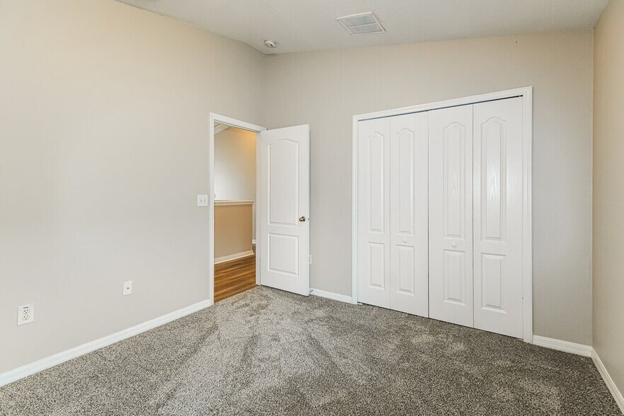 Building Photo - 10138 Perthshire Cir