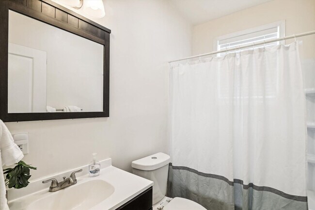 Building Photo - 300 Mercedes Ave