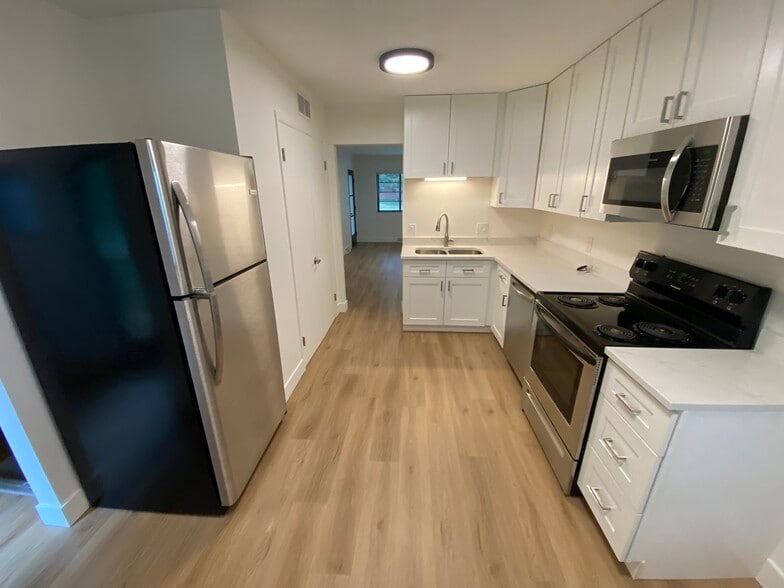 kitchen in back of unit - 1108 Constitution Ave