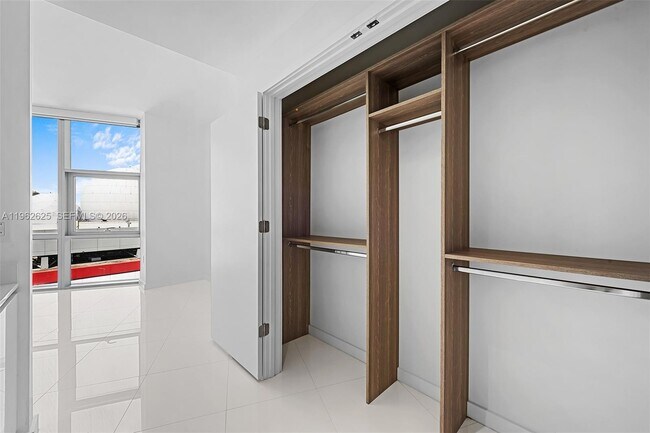 Building Photo - 851 NE 1st Ave